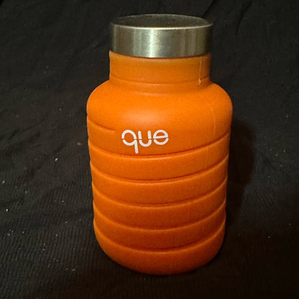 Que 20 Oz Orange Collapsible Travel Silicone Water Bottle